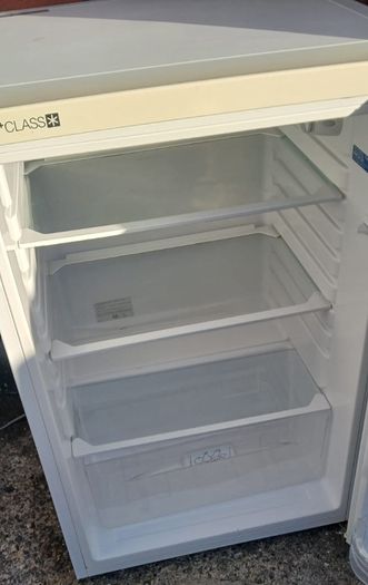 Indesit undercounter fridge