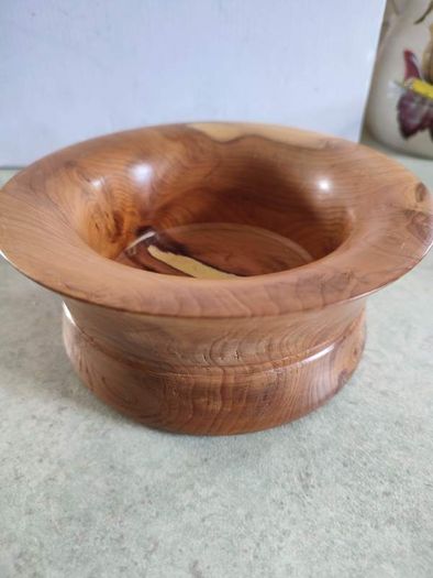 Beautiful  handmade wood turning. wood bowl has natural knot inside the bowl excellent condition