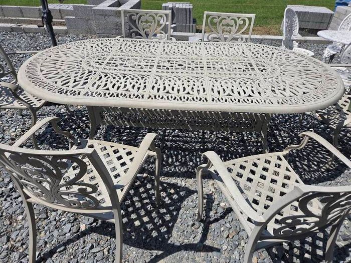 outdoor dining table