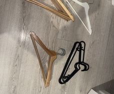 18 Clothes Hangers 15 Wooden + 3 Plastic