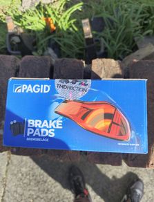 Pagid Front brake discs, pads and retaining clips for Renault Scenic III / Megane / Laguna.  Disc Diameter is 296mm
