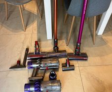 2 Dyson V10 Absolute
