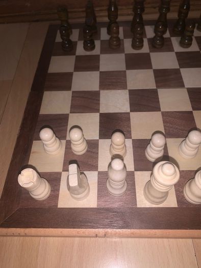Wooden foldable chess set w checker pieces