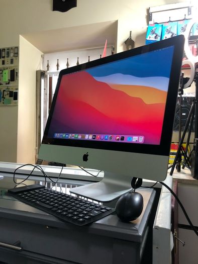 iMac 2014 21.5' 8GB with Mouse and keyboard Working