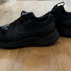 Nike Cosmic Runners Black Size 5.5