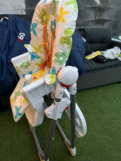 Adjustable reclining high chair