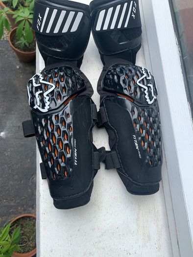 Fox Titan Pro D30 MTB elbow pads