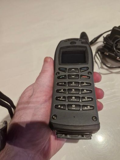 Nokia THR 4 THR880 Made in Finland TETRA, charger Nokia EADS TEA2