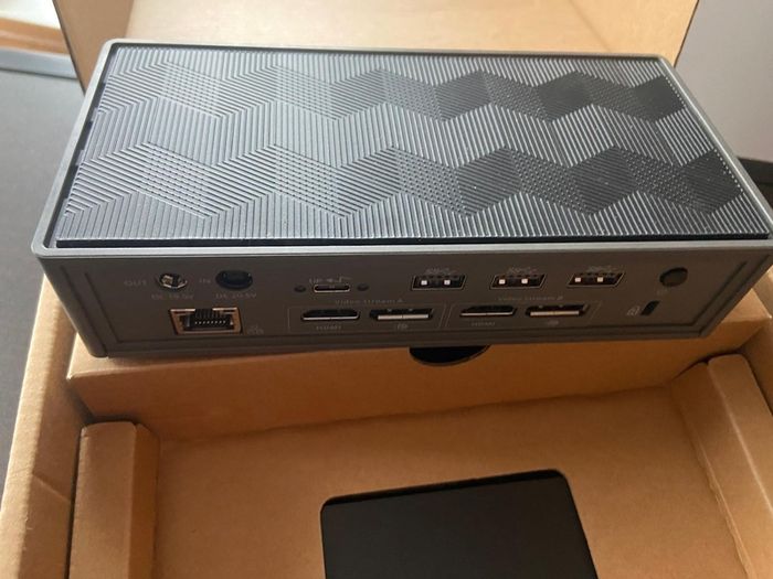 Targus usb-c dock 100W station new