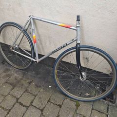 Peugeot Piste track frame + wheels