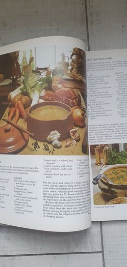 Vintage Cookbook :The StMichael All Colour Cookery Book by Jeni Wright - 1984