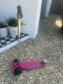 Pink micro scooter