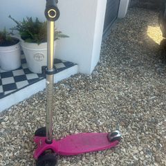 Pink micro scooter