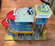 Le Grand Garage wooden toy