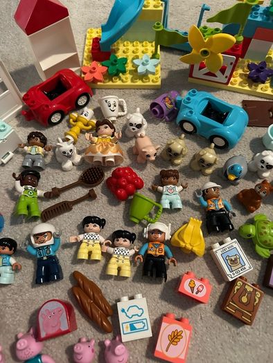 Huge Lego Duplo Joblot / bricks / mini figs / accessories