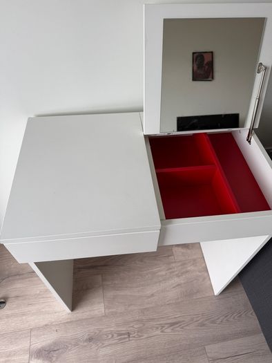 Dressing table