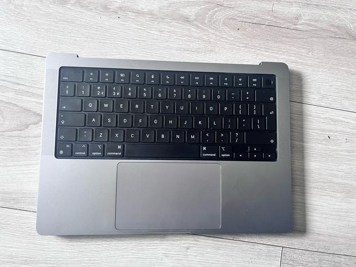 Macbook Pro M1 14" needs screen