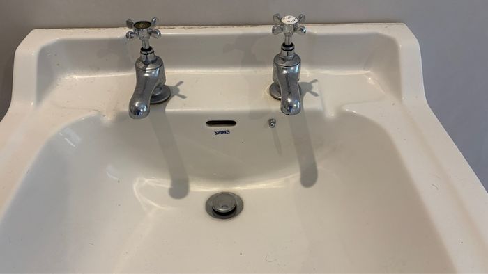 Shires Pedestal Wash Basin with Taps & Waste
