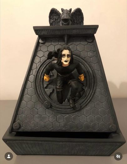 The Crow Neca fountain 2002