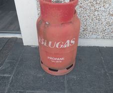 Propane gas bottle (full)