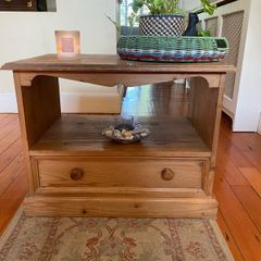 TV Cabinet/Small table