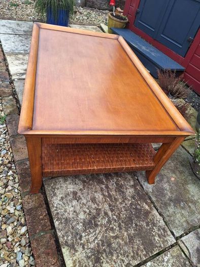 Large coffee table - good condition Dimentions: 34 inches wide, 57 inches long, 20 inches high.