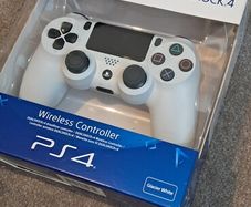 PS4 controller glacier white (Sealed)