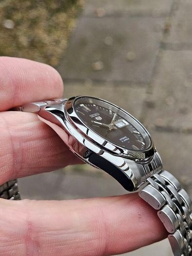 Watch Seiko 5 Automatic.