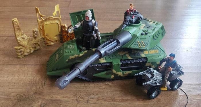 The Corps. Titan Tank with Soldiers. PlaySet