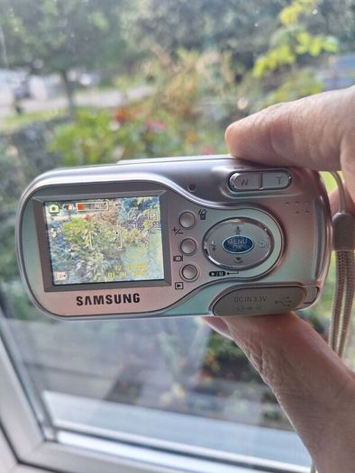 Samsung Digimax A4 compact digital camera