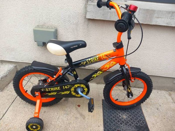 Kids strike bike size 14 inch wheels