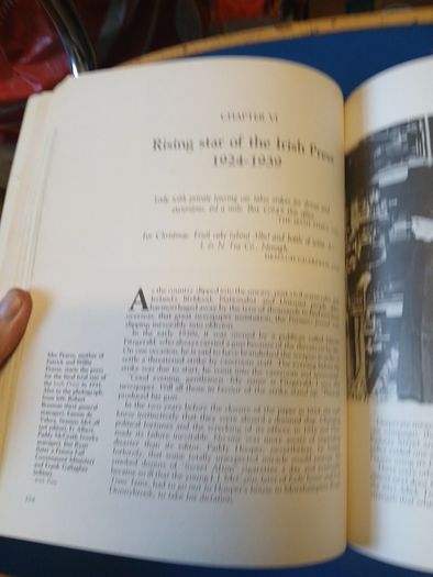 The Newspaper Book - Hugh Oram