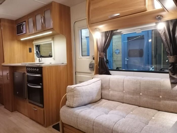 Lunar Lexon 560 4 Berth Caravan 2010
