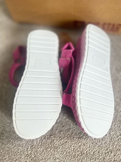 BNWT Big Star sandals