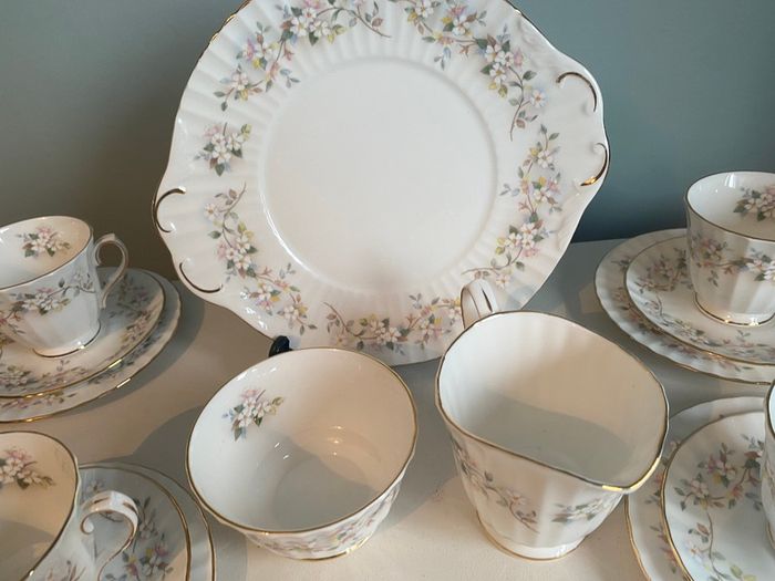 New unused Duchess Caprice 19 piece china tea set in excellent  condition