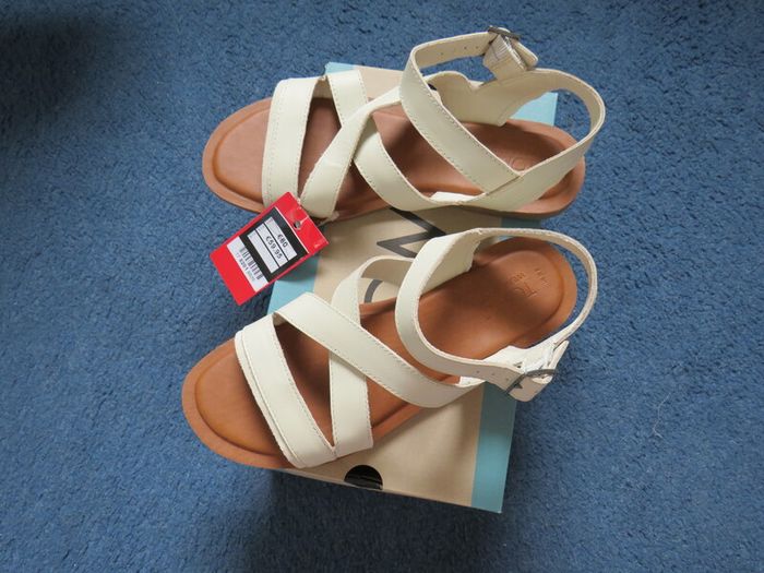 Toms Ladies Sandals New With Box Size 6