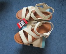 Toms Ladies Sandals New With Box Size 6