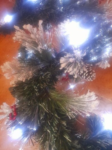 New in box light up christmas 6ft heavy flocked decorated garland with built in colour  changing lights
