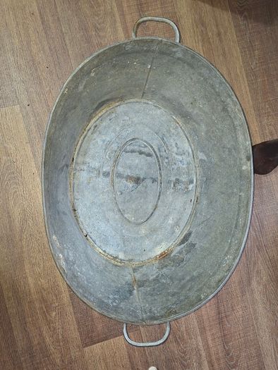 A Beautiful Large Old Galvanized Steel Wash Tub with Side Handles in nice used condition and is frequently used for Farmhouse Decor or Garden