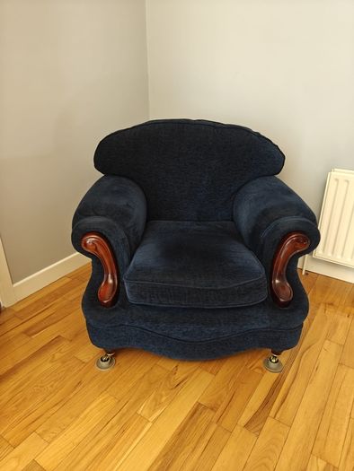 Couch and two armchairs