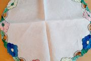 Vintage centre cloth