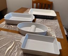 Ceramic baking trays