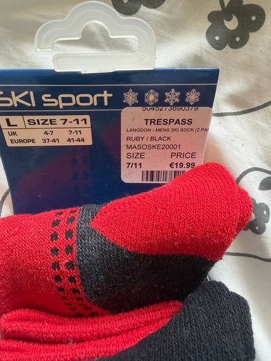 Ski Clothing (Jacket, Gloves, Socks,Snood/Grips)