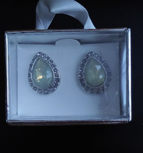 New pack of earrings, silver tone with light green insert
