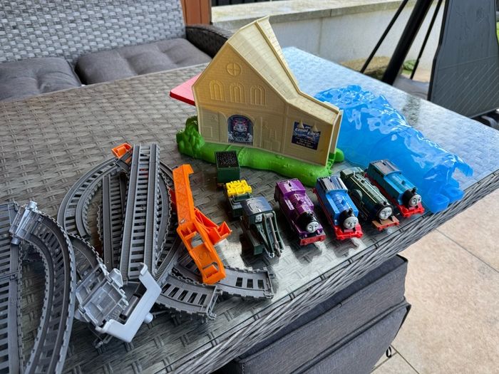 Thomas the tank engine trains and track pieces