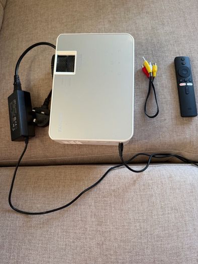 FANGOR Portable Projector with Carry Case