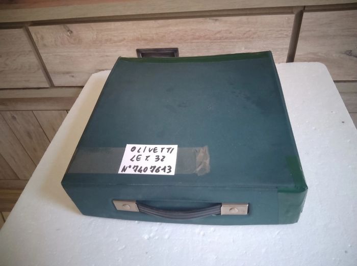 Olivetti Lettera 32 Typewriter