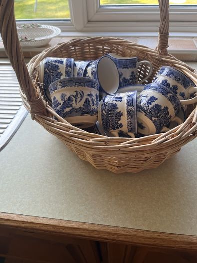 Vintage Arklow Pottery "Willow " 20 piece Teaset in Mint condition