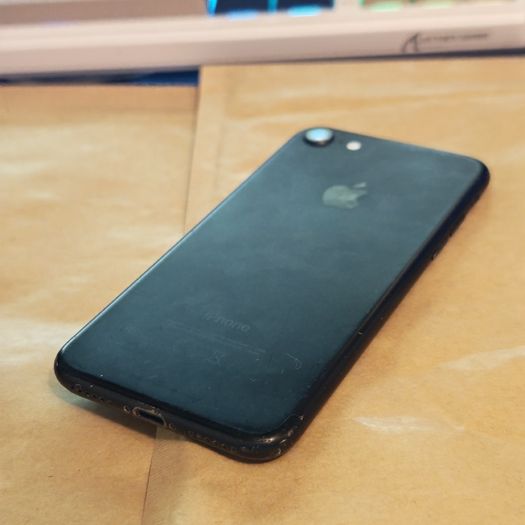 Apple iPhone 7 - 32GB - Black - Unlocked - 82% Battery Health