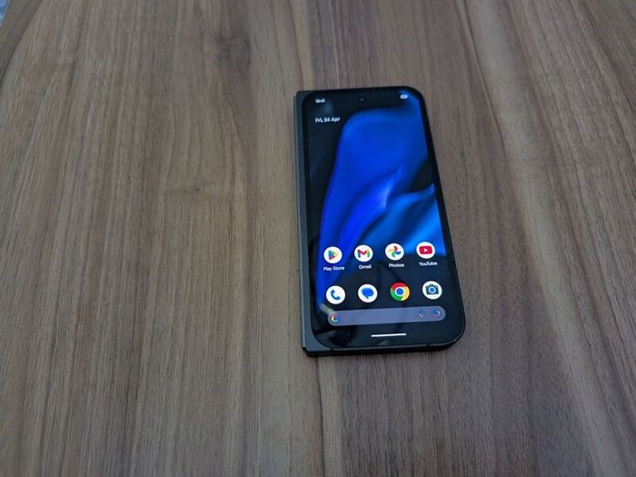 Google Pixel 9 Pro Fold 256gb Obsidian black, nice clean phone. Trade-in/Swap welcome